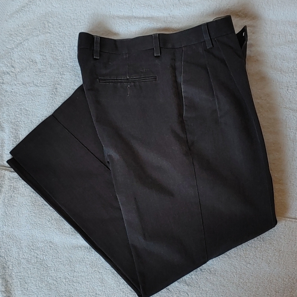 Dockers Mens Pleated Classic Charcoal Khaki